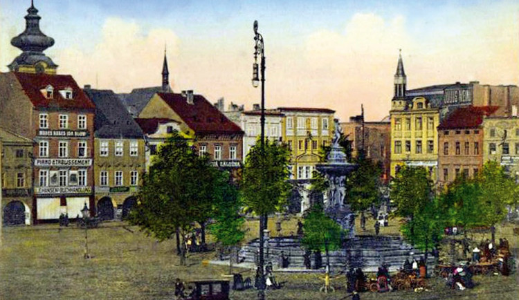 Delíla, poslední přítelkyně Samsona, svého přítele uspala a ostříhala mu vlasy, díky kterým měl sílu