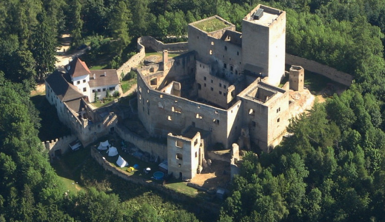 Díky speciálním komentářům se dozvíte zajímavosti z historie hradu Landštejn