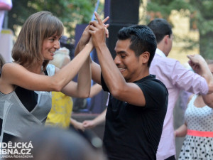 FOTO: Salsa Open Air roztančil lidi tak, až se prach zvedal