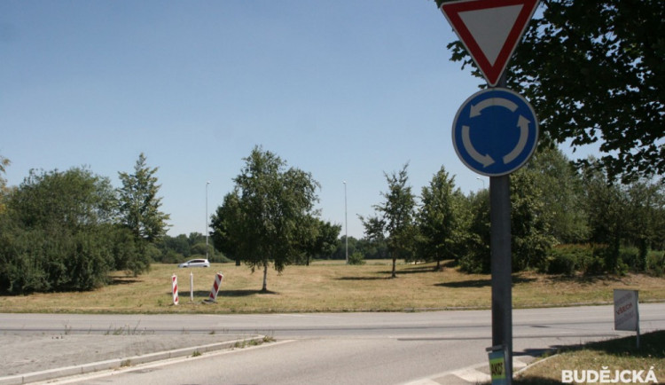 Kruhový objezd u Globusu