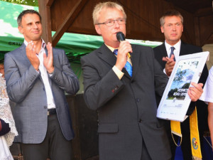 Hejtman Zimola: Jarošov získal titul jihočeské Vesnice roku 2015 a zlatou stuhu oprávněně