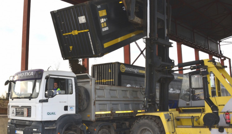 Fotografie z 13. prosince 2014, kdy byl provoz vlečky zahájen