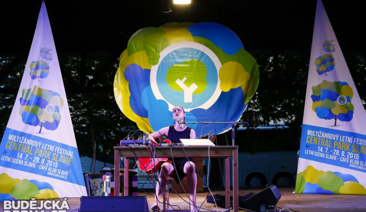Vyhlášená kytarovka VEES zařádí na festivalu Central Park Slavie