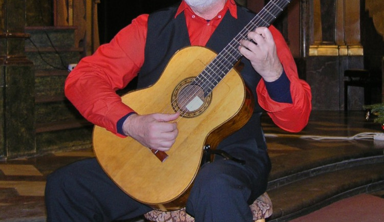 Legendární kytarista Štěpán Rak opět vystoupí na Dívčím Kameni