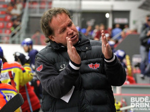 Petr Rosol při rozmluvě s jedním ze svých svěřenců