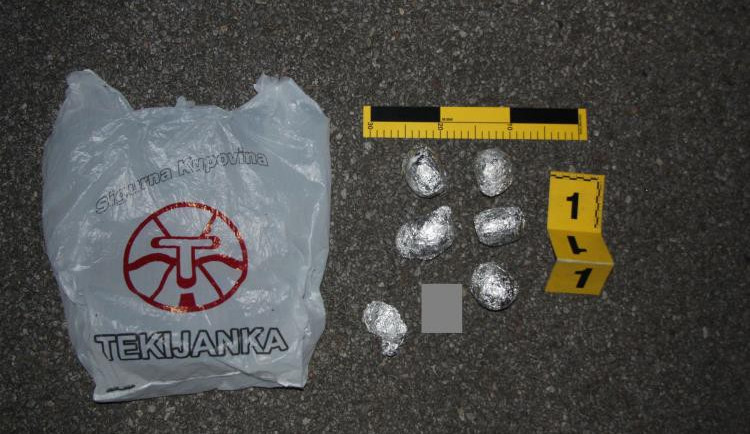 Policie hled mue zachycenho kamerou na benzince v Litvnovicch. 23.10.2018 15:25. ESKOBUDJOVICKO Borovt policist vyetuj ppad krdee Pseck postehy Krimi | Jin echy Te!