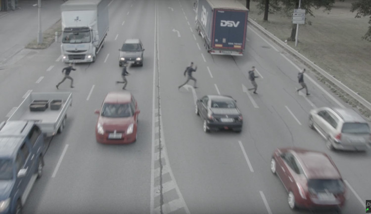 Screen z backstage videa