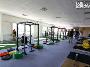 FOTO: Pot a dřina. V Budějcích se otevřelo Performance Power Center