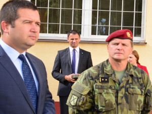 Jan Hamáček při návštěvě Jihočeského kraje