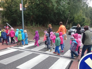 Rizikový přechod v blízkosti škol v Českém Krumlově je bezpečnější díky novému osvětlení
