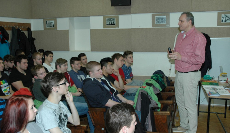 Václav Havlíček debatuje se studenty