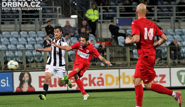 Tento pokus Jiřího Miskoviče mezi českobudějovickými tyčemi neskončil