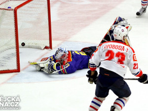 Tomáš Svoboda zvyšuje na 5:3 pro hosty