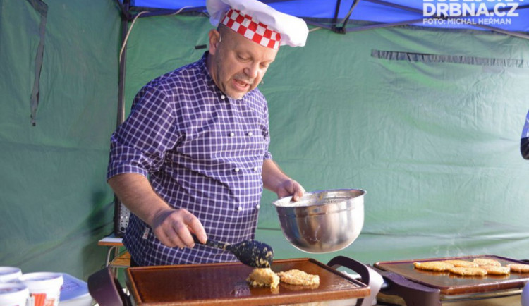 Kuchař Petr Stupka v Ledenicích ukazoval své umění
