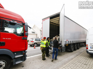 Cvičení policie a armády na hraničním přechodě Dolní Dvoříště