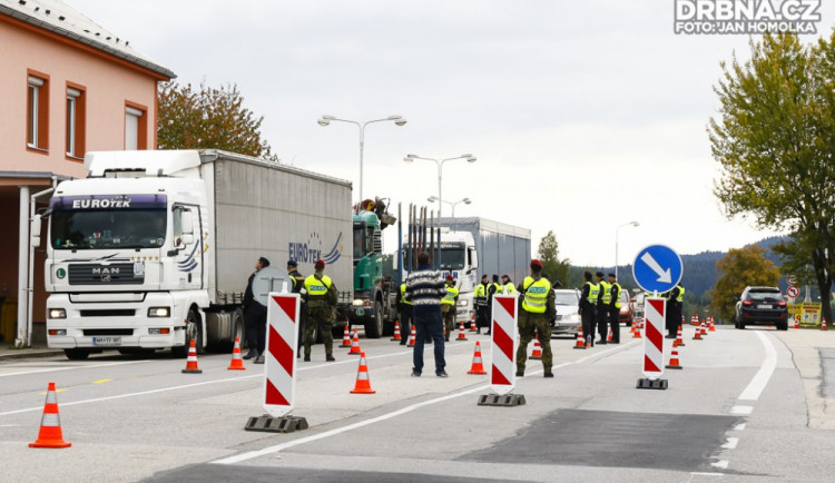 Cvičení policie a armády na hraničním přechodě Dolní Dvoříště