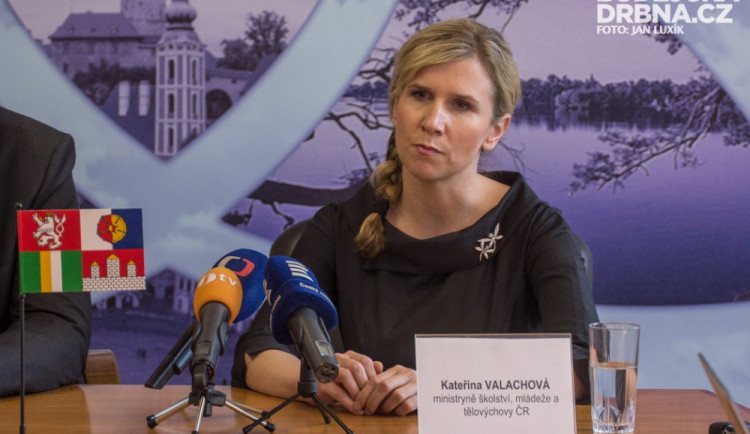 Ministryně školství Kateřina Valachová pokračuje v návštěvách krajů. Dnes zavítala do Budějc