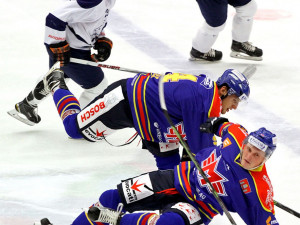 Srážka domácích hráčů Marka a Přibyla