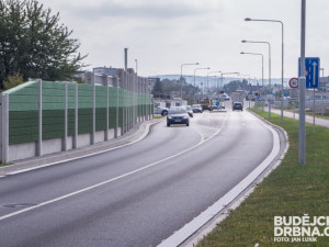 FOTO: Ve zkušebním provozu fungující nový úsek zanádražky byl dnes slavnostně otevřen