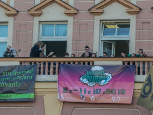 Koncert na balkoně pošty