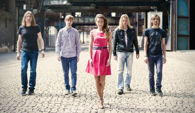 Eliška Machačová s kapelou