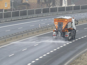 Jihočeský kraj společně se silničáři zařídili, aby se mohly v zimě komunikace na Lipensku solit