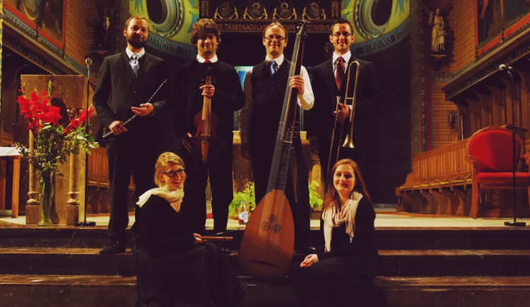 Zleva nahoře - Miroslav Kůzl, Jakub Michl, Richard Závada, Tomáš Lajtkep, zleva dole -  Barbora Plachá, Kristýna Fílová