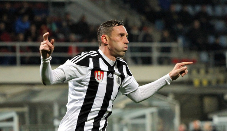 Jan Šimák proměnil v 81. minutě penaltu a vyrovnal na 1:1