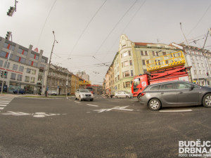 FOTO: Průjezd povolen. Žižkovu třídu už zase brázdí auta