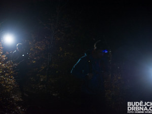 Hlavním tématem výstupu na Kleť byly čelovky