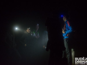 Hlavním tématem výstupu na Kleť byly čelovky