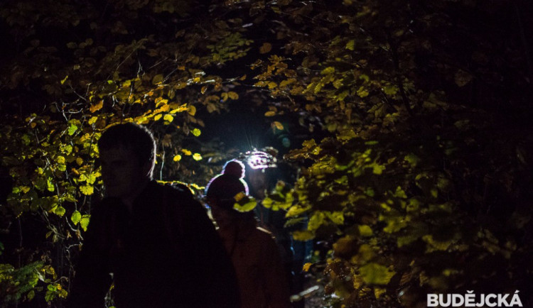 Hlavním tématem výstupu na Kleť byly čelovky