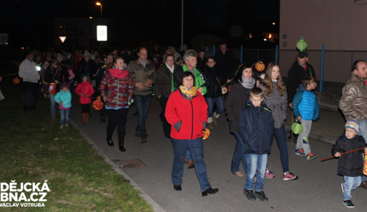 Českými Velenicemi prošel lampionový průvod již podesáté