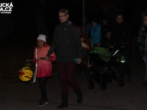 Českými Velenicemi prošel lampionový průvod již podesáté
