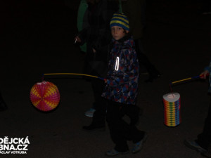 Českými Velenicemi prošel lampionový průvod již podesáté