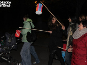Českými Velenicemi prošel lampionový průvod již podesáté