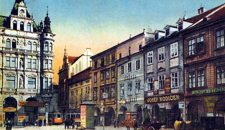V prvním poschodí Včely sídlila i oblíbená kavárna Cafe Central