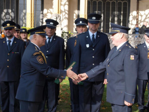 Složení služebního slibu hasičů a předání medailí