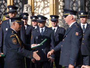 Složení služebního slibu hasičů a předání medailí