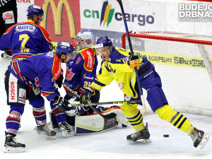 Vlastimil Dostálek dal obě branky zubrů