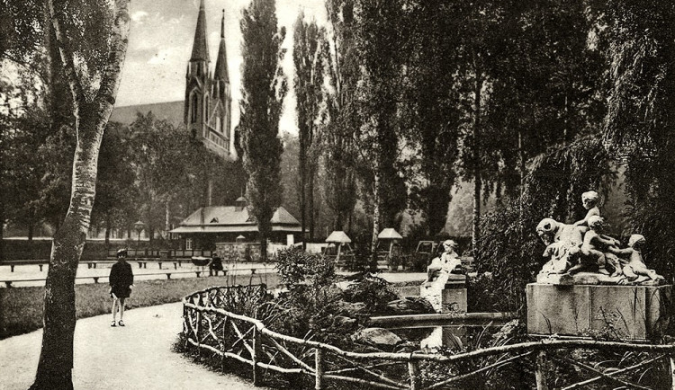 V oblíbeném Háječku, který byl založen na bývalém Krumlovském rybníku, byla kdysi i ZOO