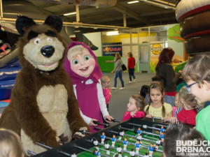 Máša a medvěd v Hopsáriu