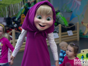 Máša a medvěd v Hopsáriu