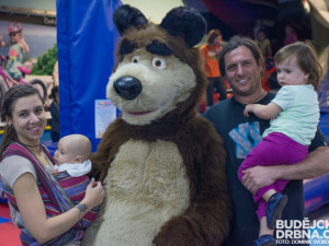 Máša a medvěd v Hopsáriu