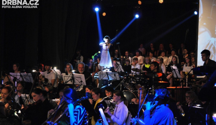 Čtyřletá houslistka Christine Meisl dojala publikum