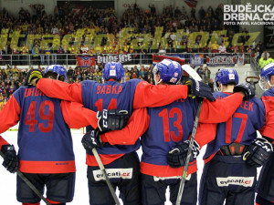 Motoráci si užívali děkovačku před vyprodanou halou