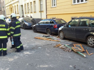 Ulice U Tří lvů uzavřena. Na místě vybuchla plynová bomba