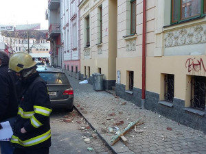 Ulice U Tří lvů uzavřena. Na místě vybuchla plynová bomba