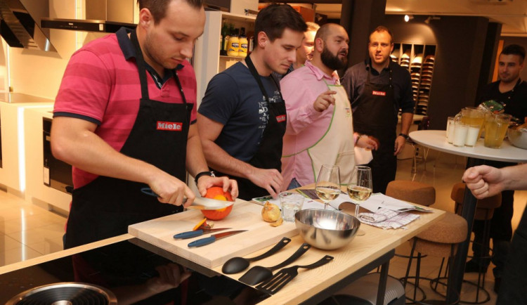 Jak naučit vařit i kancelářskou krysu? Gourmet Factory zná odpověď