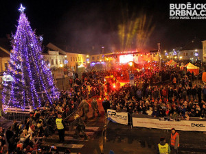 Pohled z kaplické radnice na náměstí